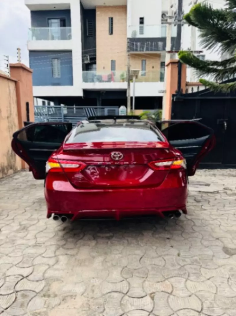 Toyota Camry   - 2018