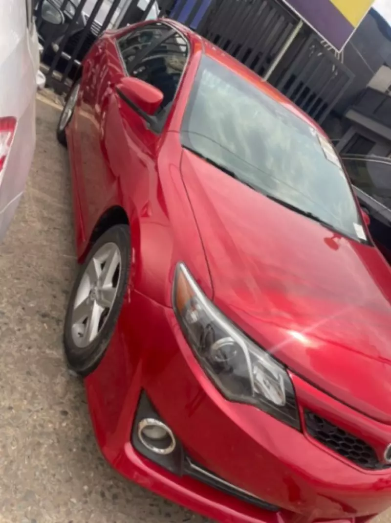Toyota Camry   - 2012