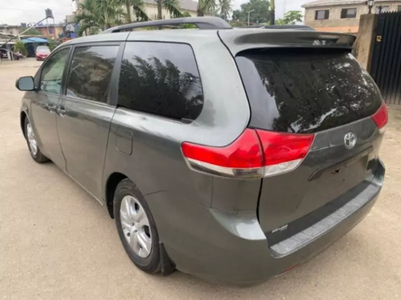 TOYOTA Sienna   - 2013