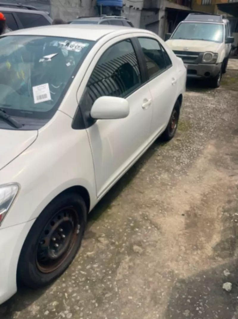 TOYOTA Yaris - 2010