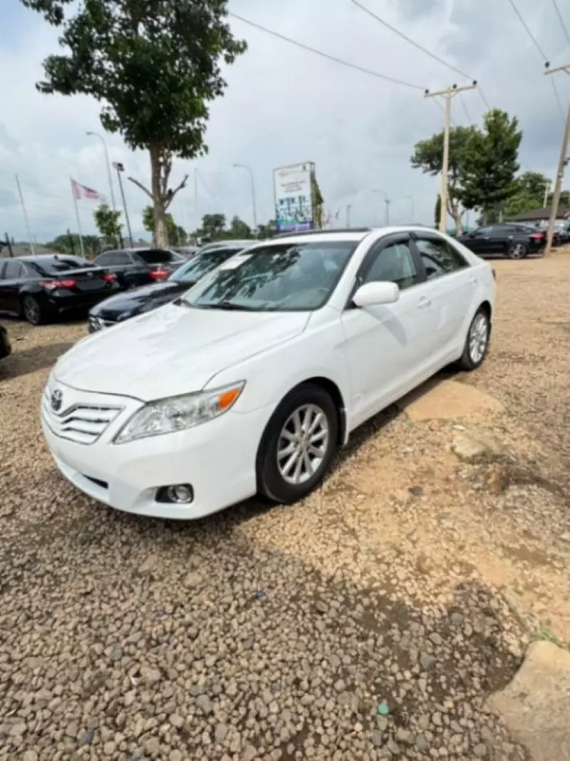 TOYOTA Camry   - 2010
