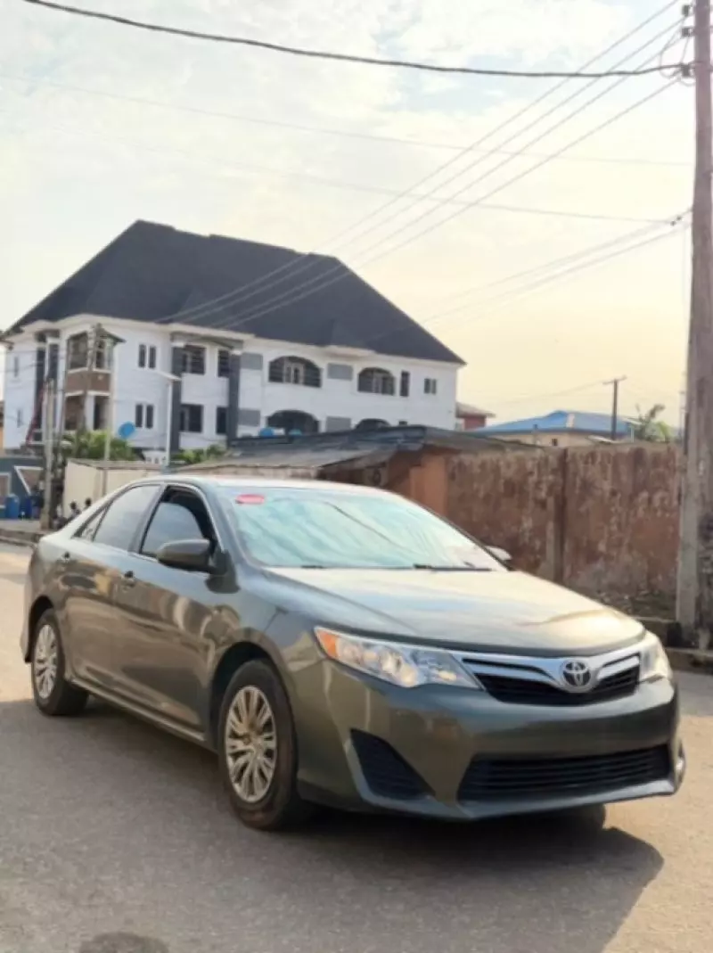 Toyota Camry   - 2012