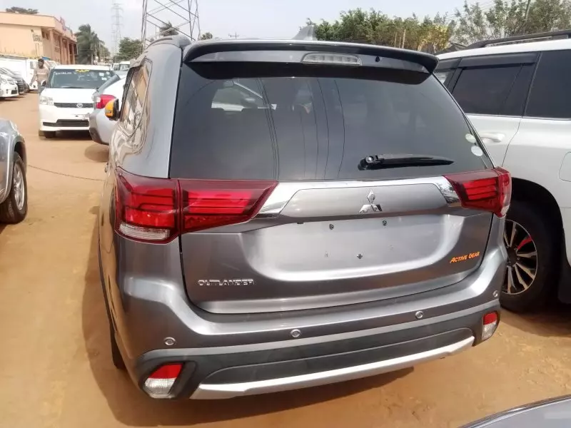 Mitsubishi OUTLANDER   - 2017