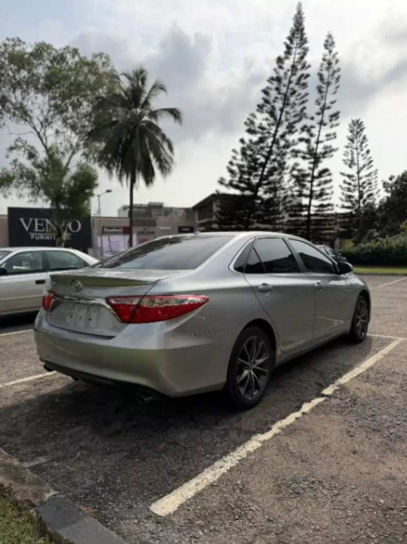 Toyota Camry - 2015