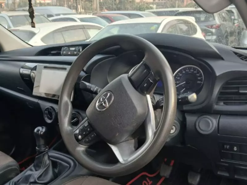 Toyota Hilux   - 2018