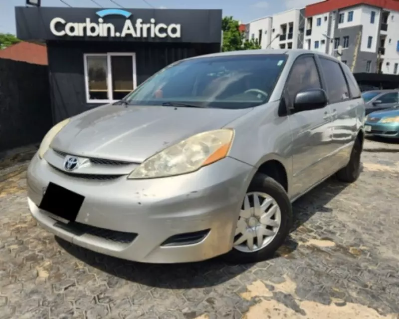 Toyota Sienna   - 2010