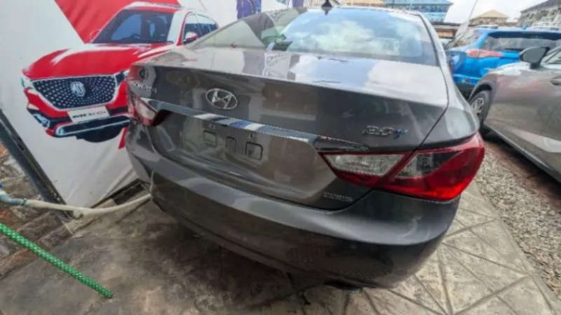 Hyundai Sonata   - 2012