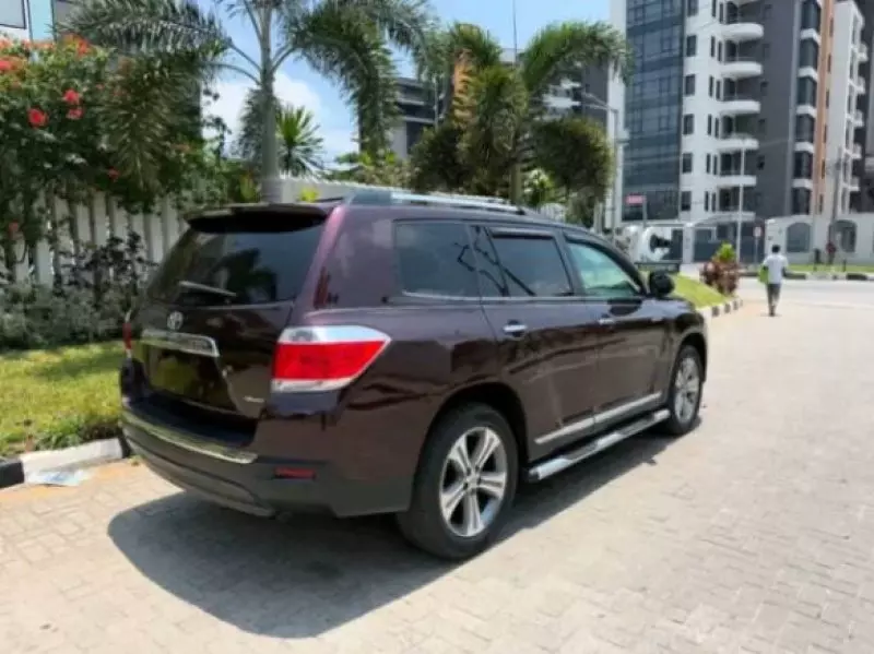 Toyota Highlander   - 2012
