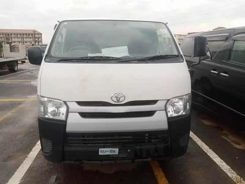 TOYOTA Hiace   - 2015