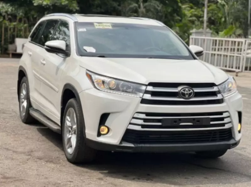 Toyota Highlander   - 2016