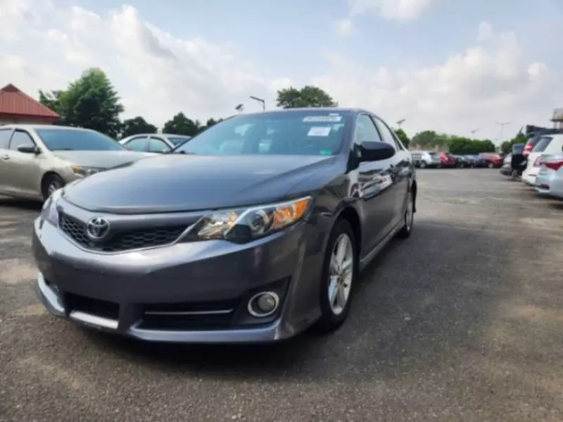Toyota Camry   - 2012
