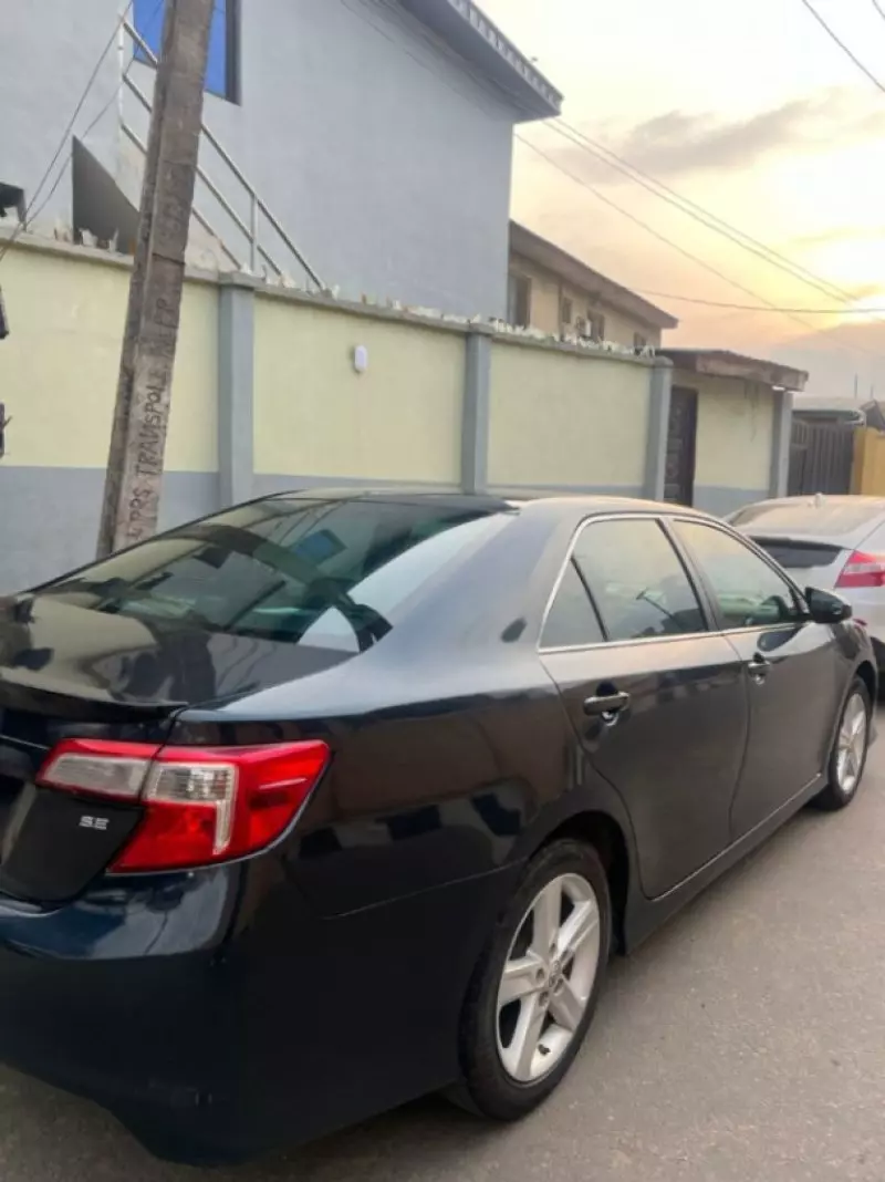 Toyota Camry - 2012