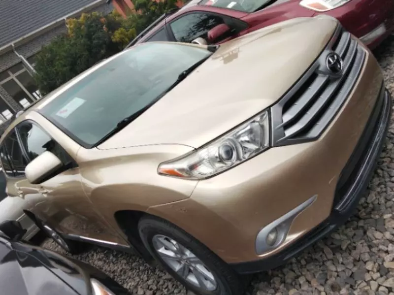 TOYOTA Highlander   - 2011