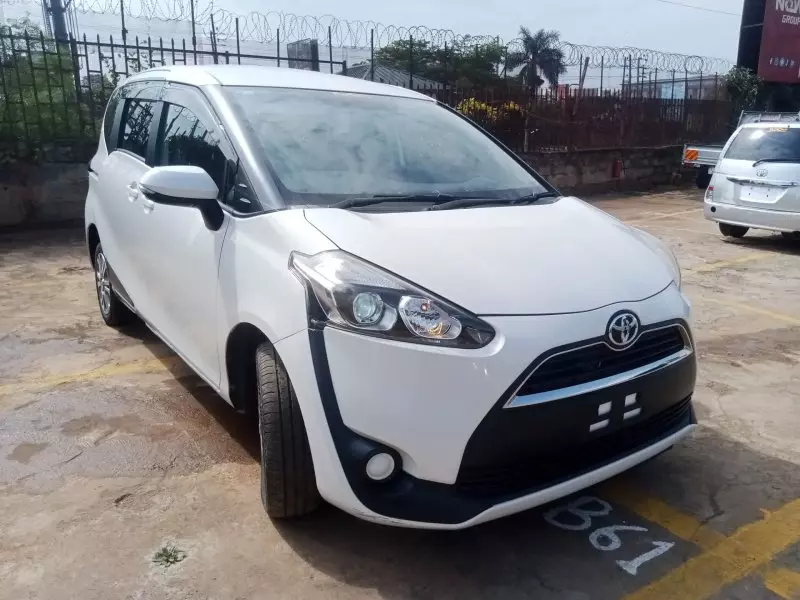Toyota Sienta   - 2016