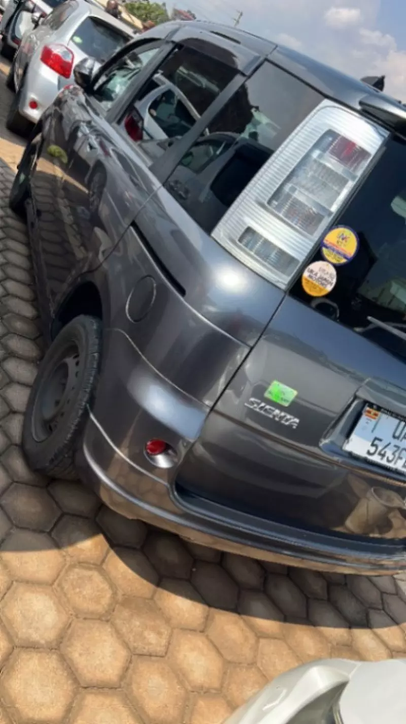TOYOTA Sienta   - 2012