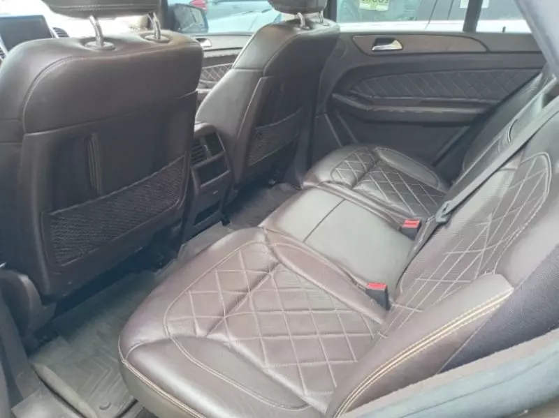 Mercedes-Benz GL 400   - 2025