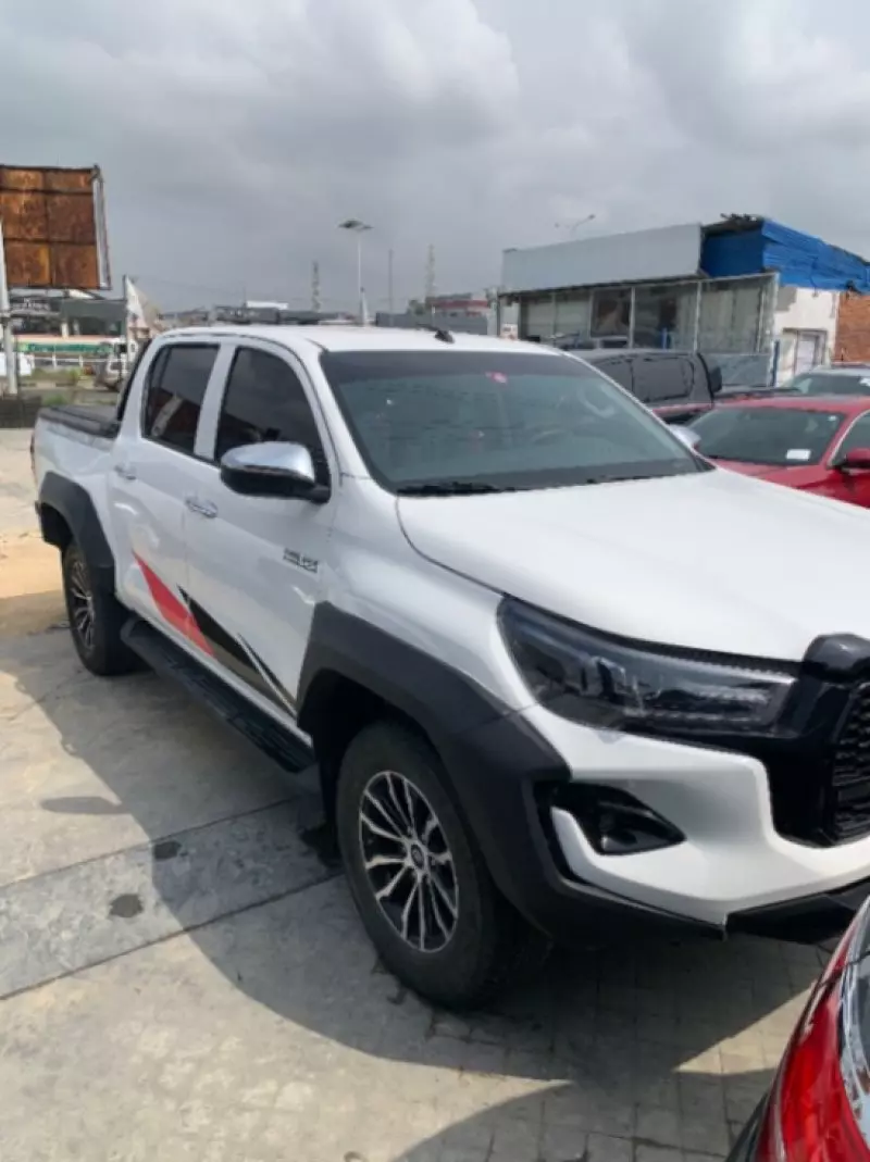 Toyota Hilux   - 2020