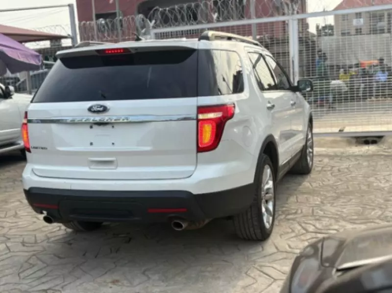 Ford Explorer   - 2011