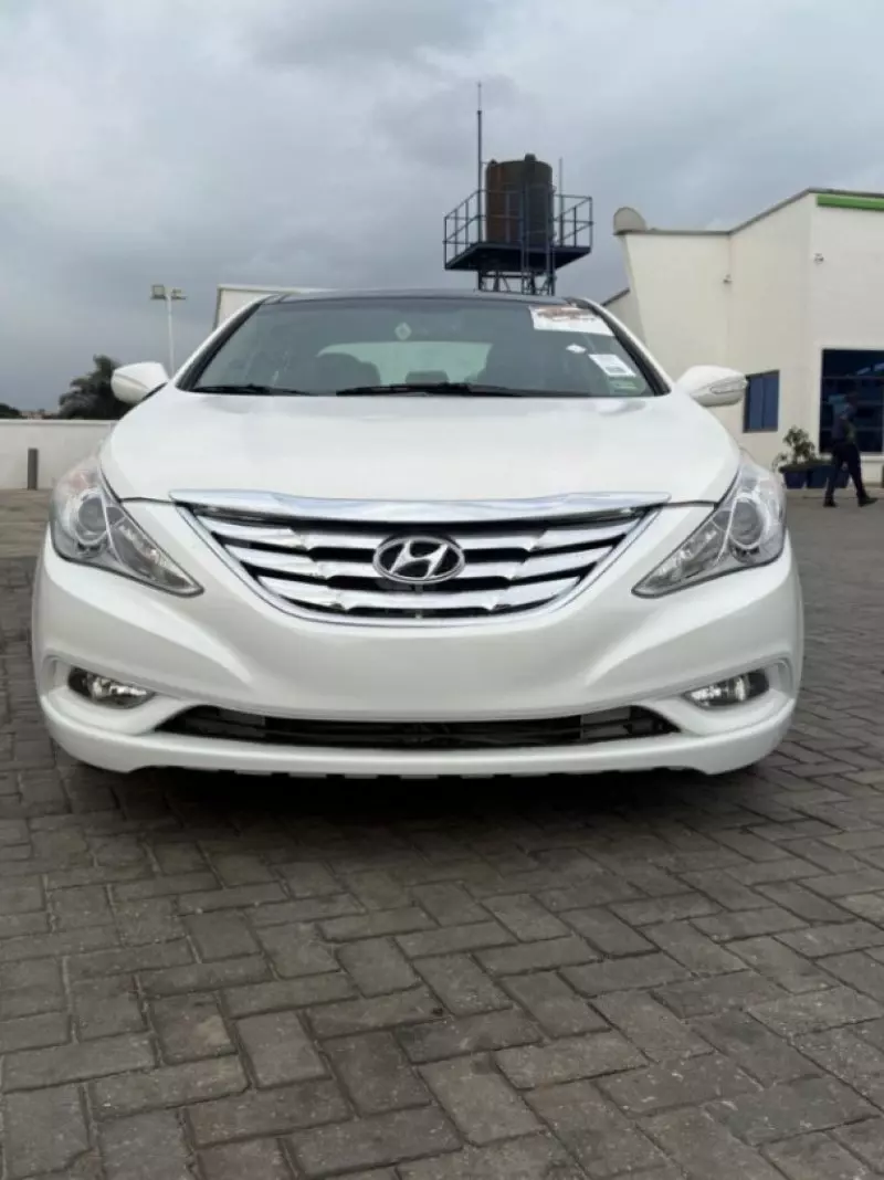 Hyundai Sonata   - 2013