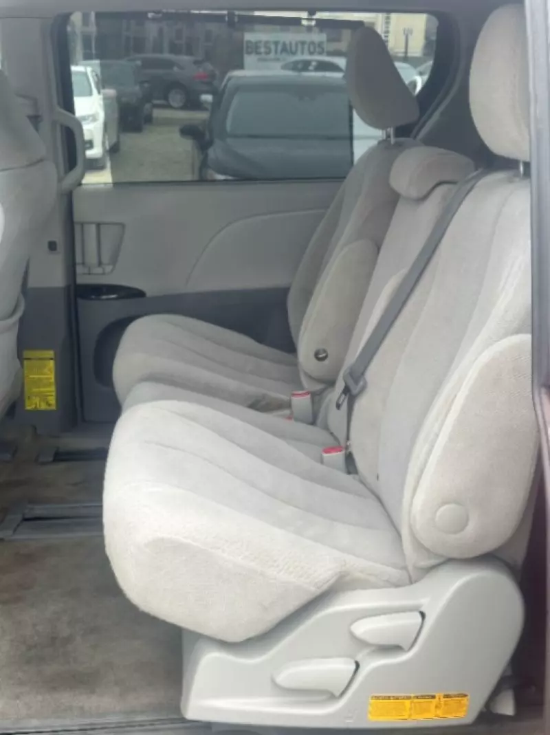 TOYOTA Sienna   - 2013