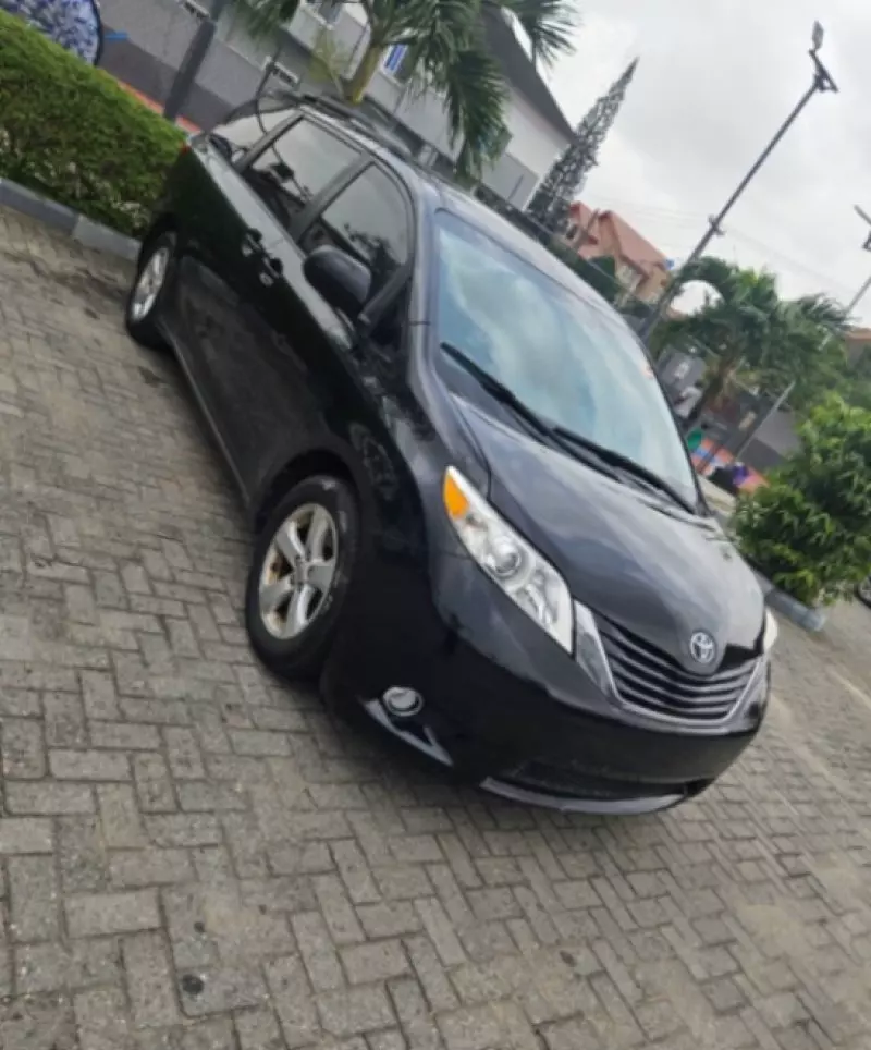 TOYOTA Sienna   - 2015