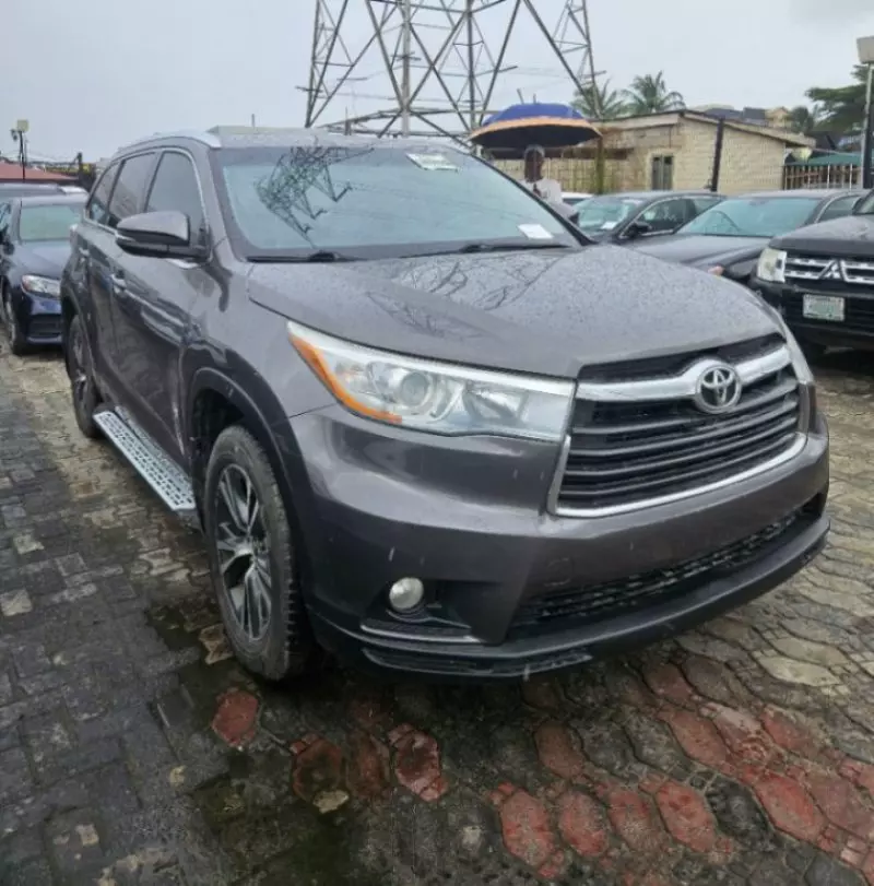 Toyota Highlander   - 2016