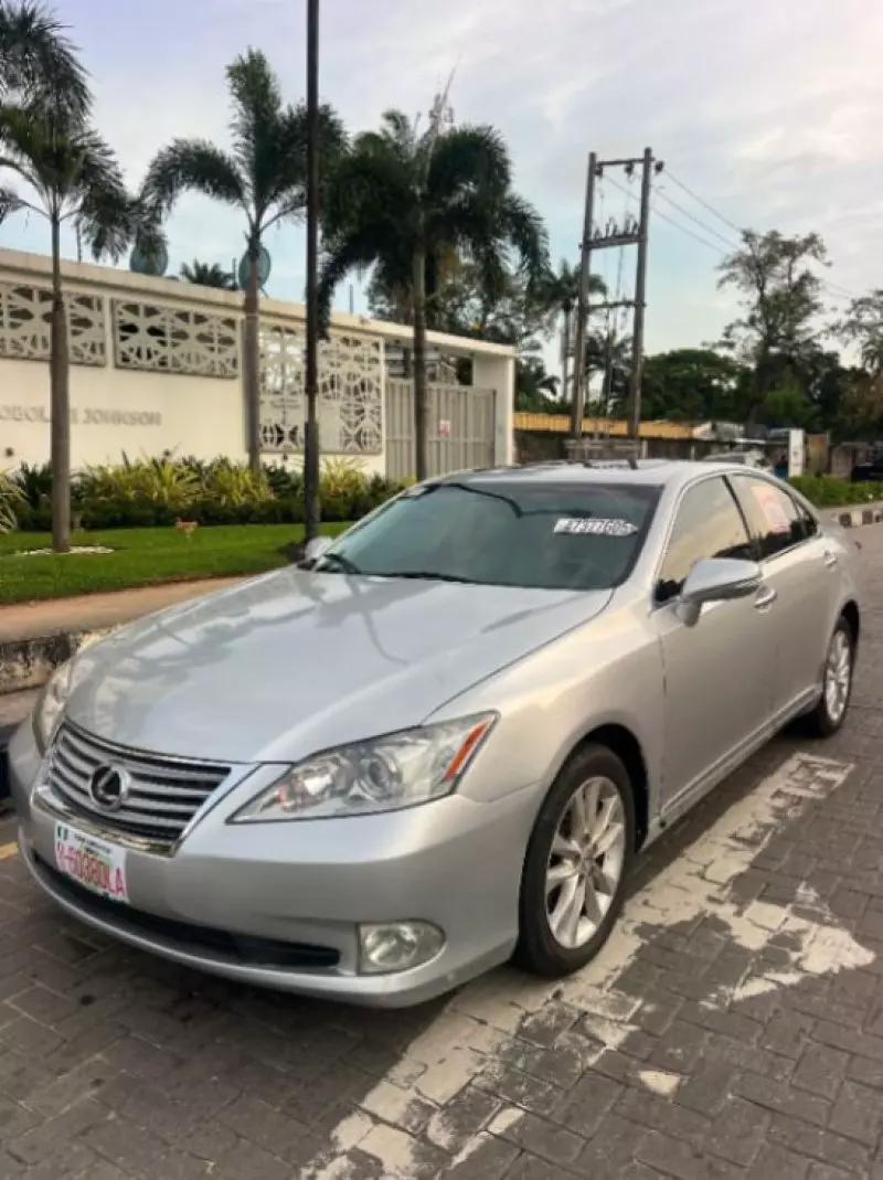 Lexus ES 350   - 2011