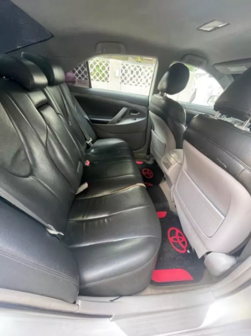 Toyota Camry   - 2010
