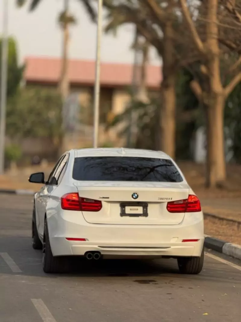 BMW 328i   - 2013