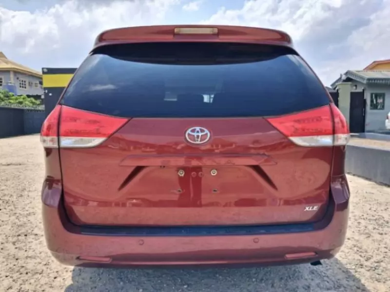 Toyota Sienna   - 2013