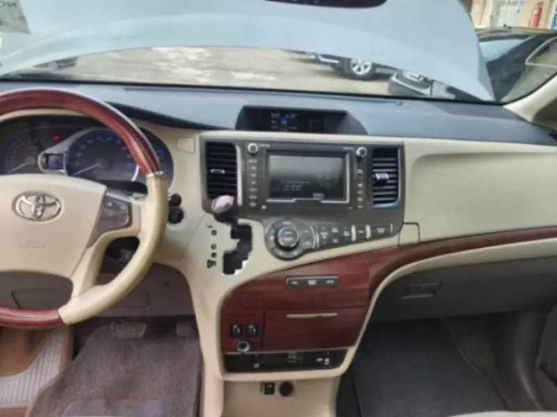 Toyota Sienna   - 2012