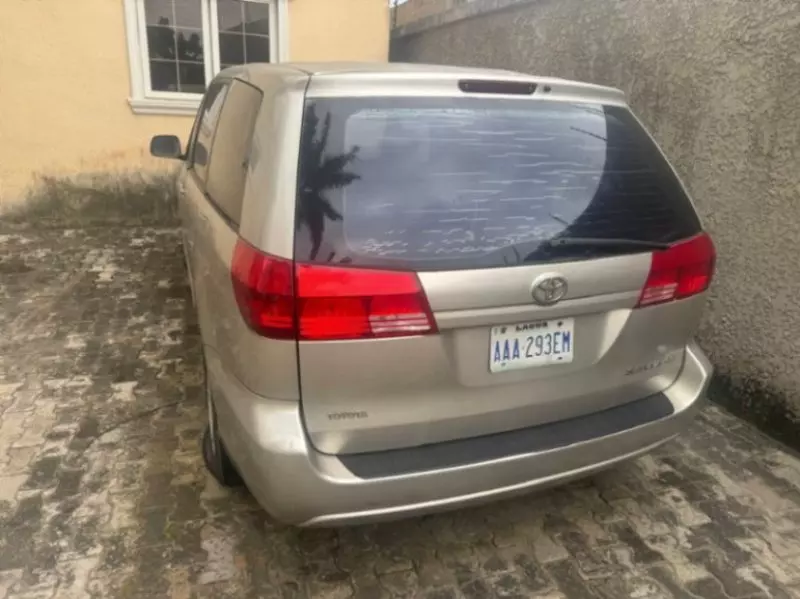 TOYOTA Sienna   - 2004