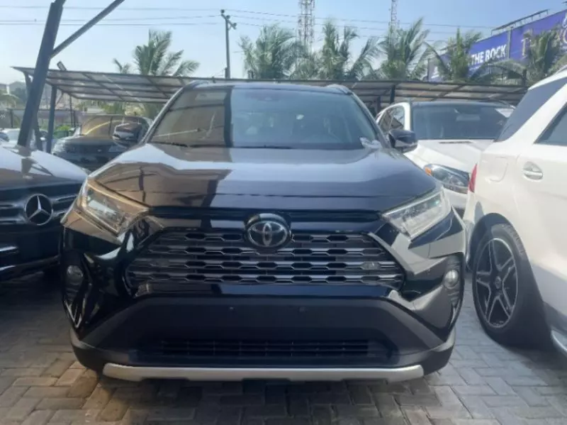 Toyota RAV 4   - 2019