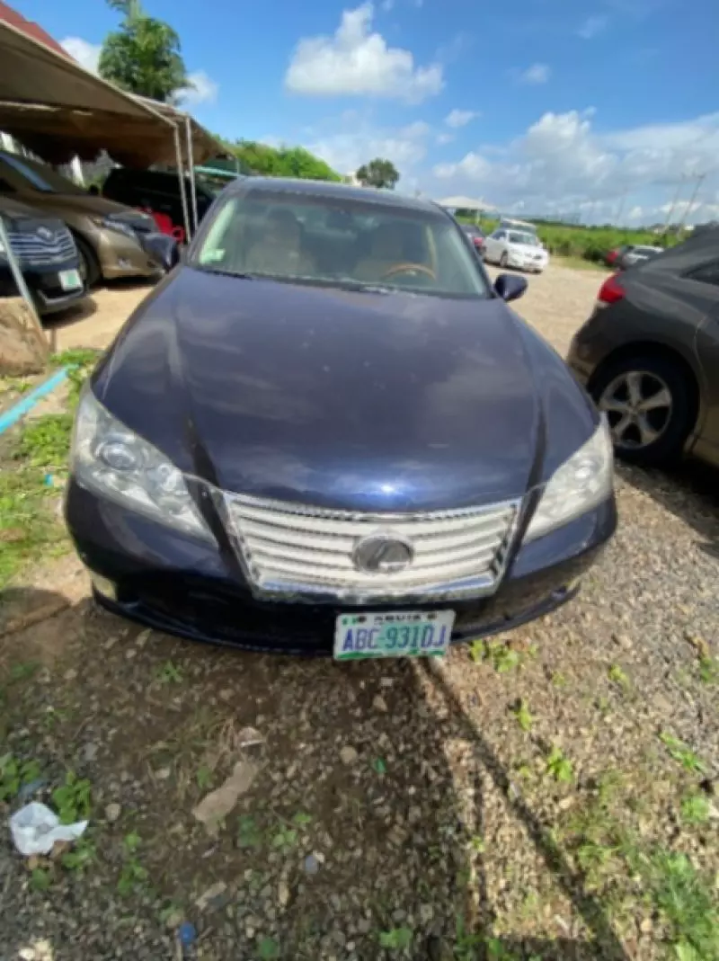 Lexus ES 350   - 2010