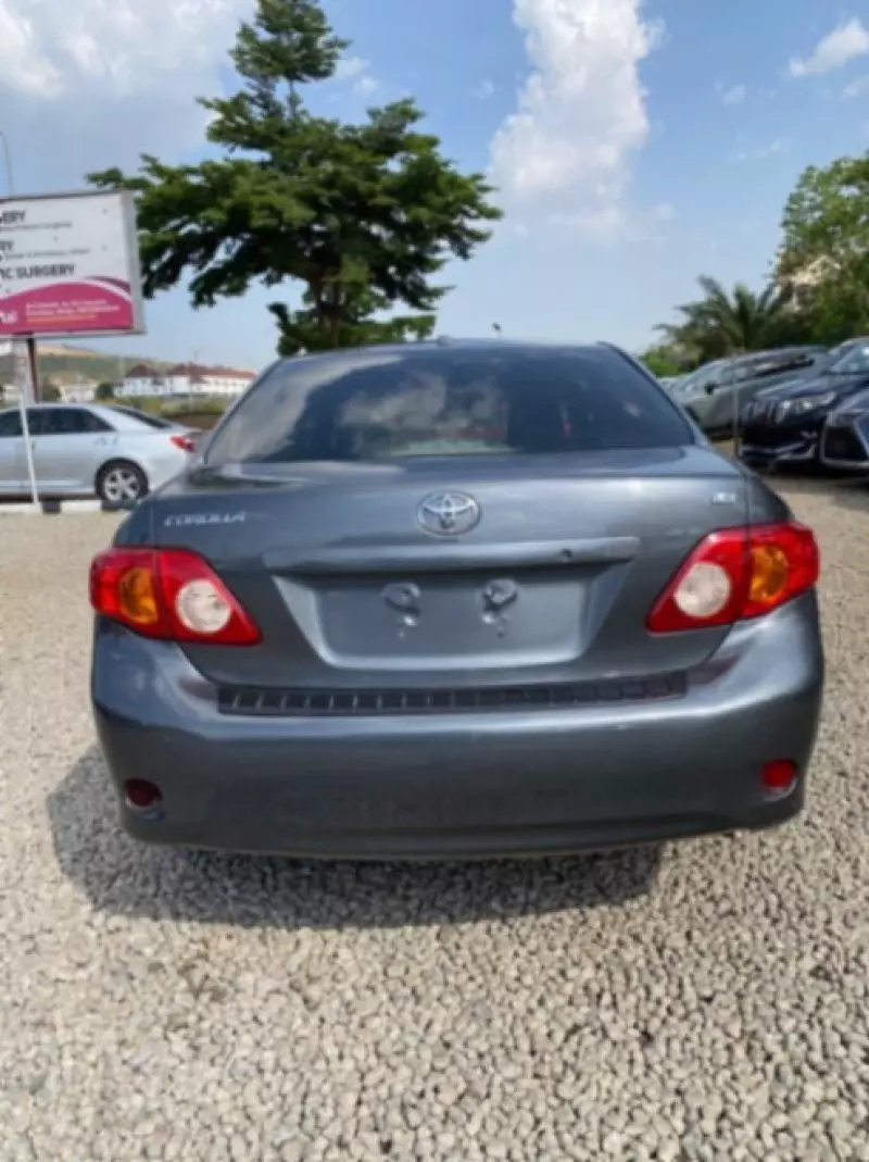 Toyota Corolla   - 2009