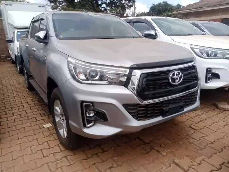 Toyota Hilux   - 2019
