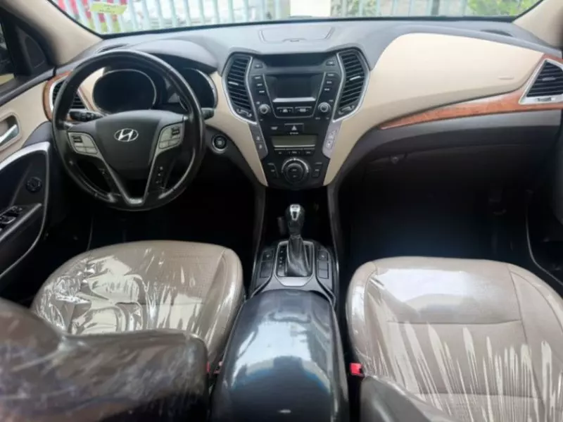 Hyundai Santa Fe   - 2014