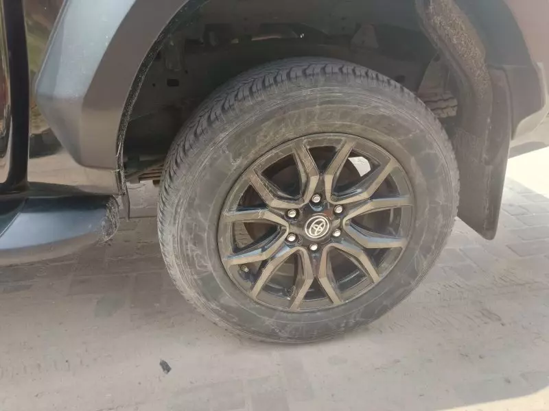 TOYOTA Hilux    - 2023
