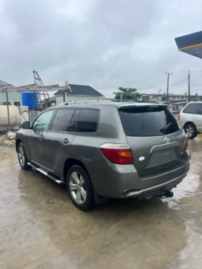 TOYOTA Highlander - 2010