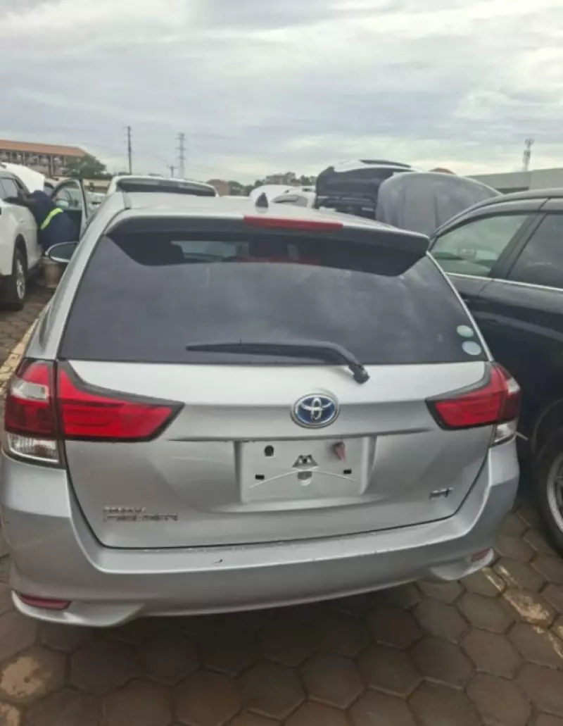 TOYOTA Fielder hybrid - 2017