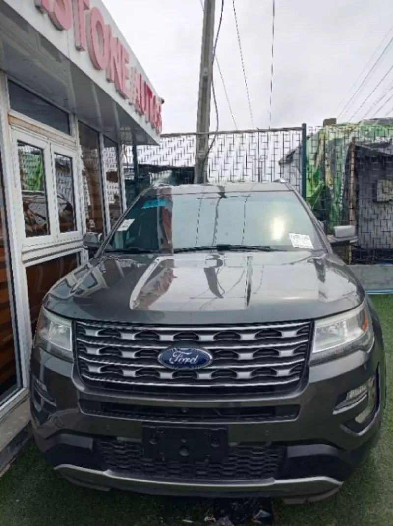 Ford Explorer   - 2016
