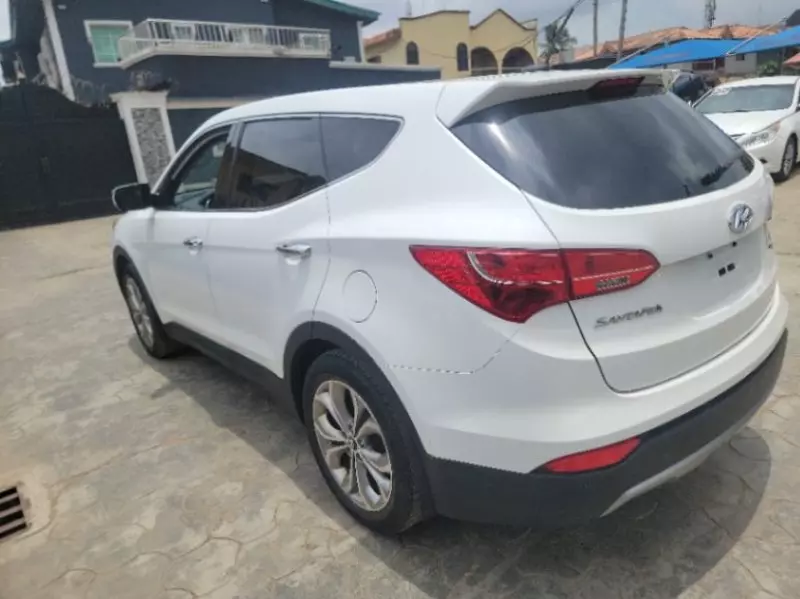 Hyundai Santa Fe   - 2014