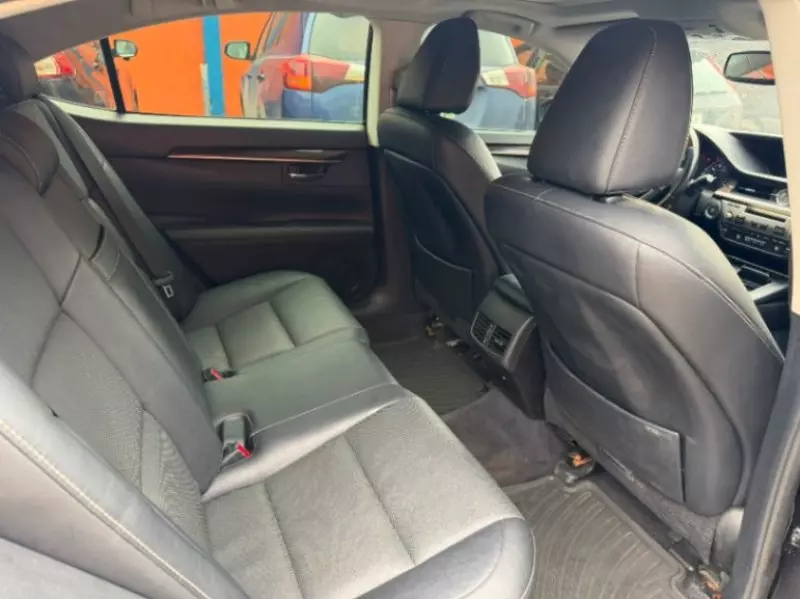 Lexus ES   - 2014