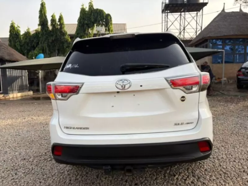 Toyota Highlander   - 2015