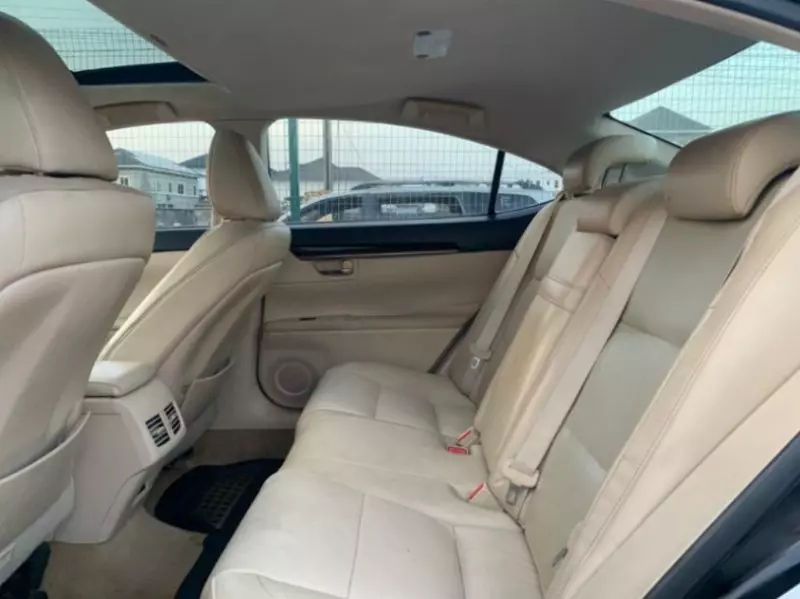 Lexus ES   - 2014