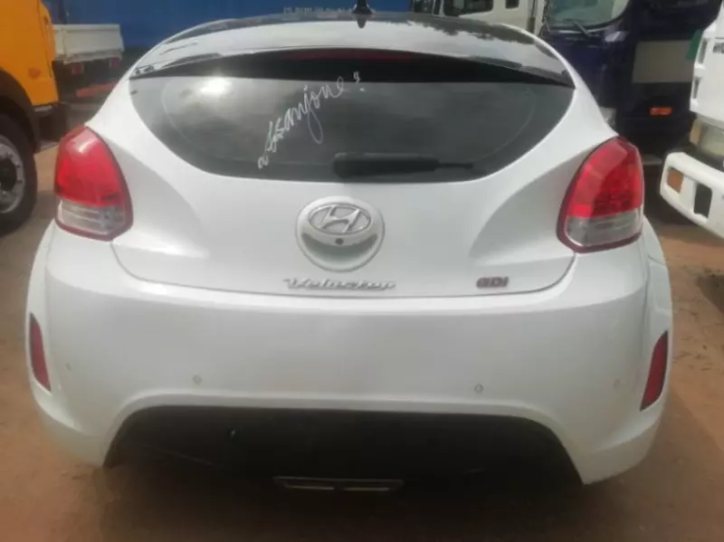 Hyundai Veloster   - 2015