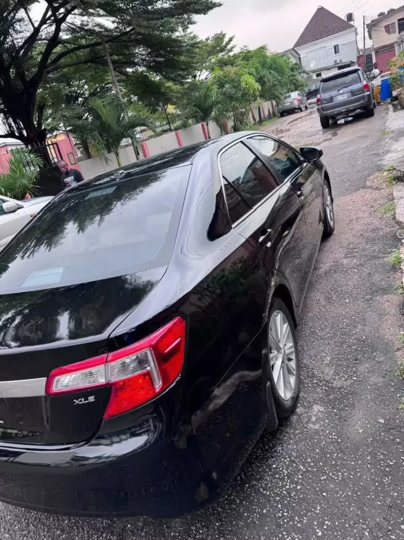 Toyota Camry   - 2012