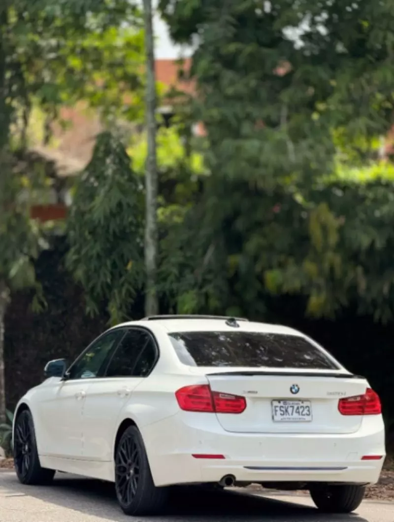 BMW 320i   - 2014