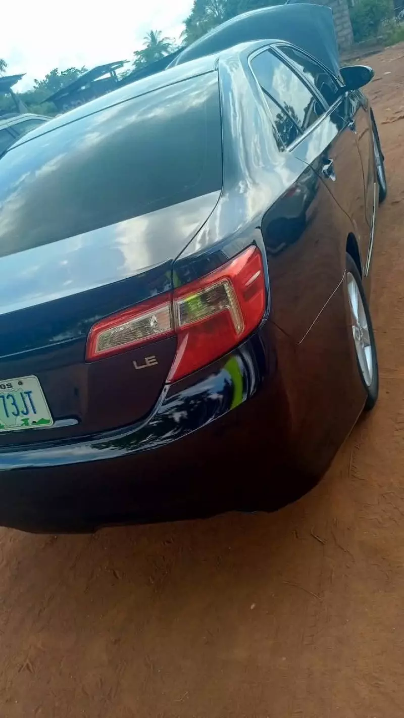 TOYOTA Camry - 2012