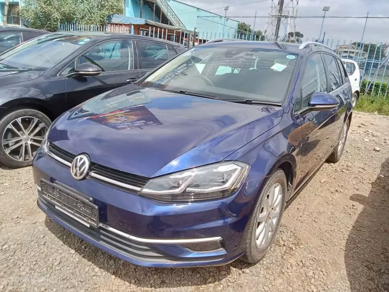 Volkswagen Golf   - 2015